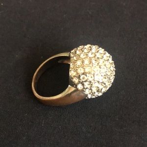 Vintage size 6.5 large gold/silver tone ring w/ crystal stones